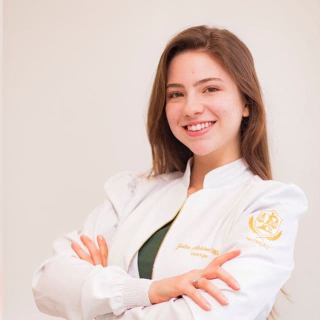 Jaleco Feminino Modelo Julia com bordado de nome e brasao de curso e profissoes