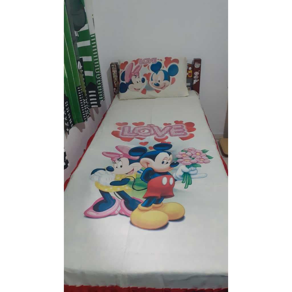 Colcha C/Babado Infantil /Solteiro Personagens 2 Peças com Colcha + Porta Travesseiro.