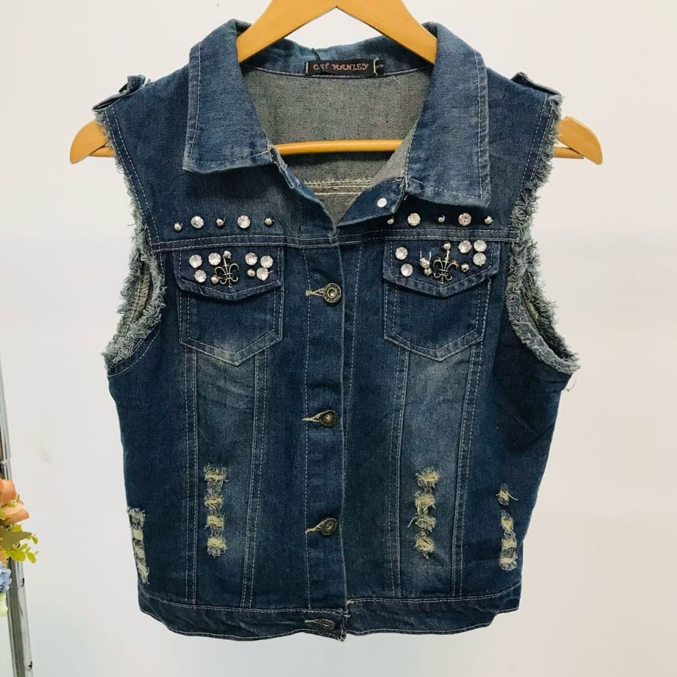 Colete Jeans Feminino Desfiado Curto Claro ou Escuro Estilo Blogueira