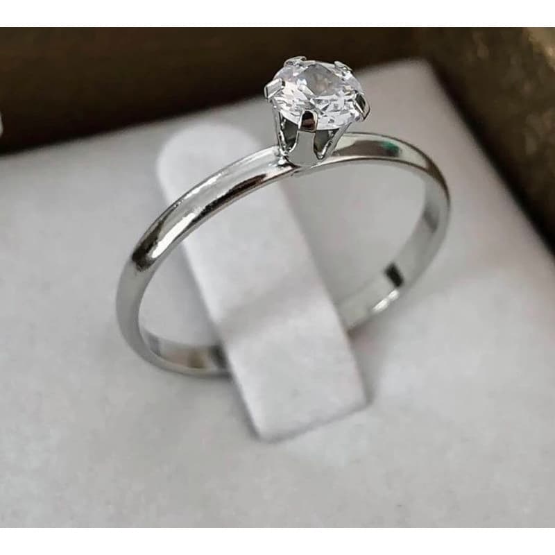 Anel Solitário Aço Inoxidável – Elegância com Pedra Zircônia 3mm