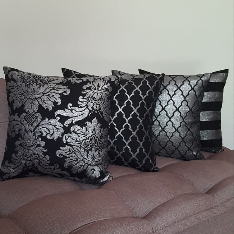 Capa de Almofada Decorativa Off Branco e Preto Jacquard Lurex Luxo 45x45