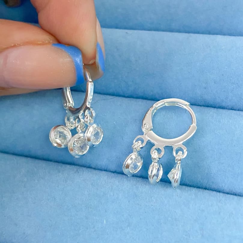 Mini Argola Cristais - Banhado a Prata - Brinco Feminino Argolinha com Zircônias Brilhoso Delicado