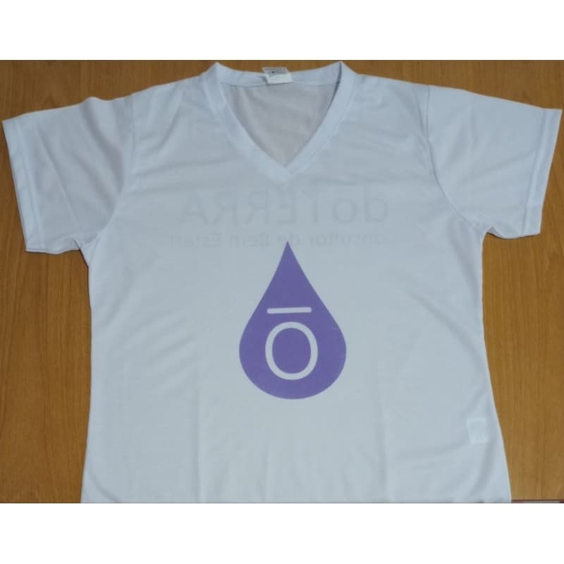 Baby look / Camiseta branca gola "V" sublimada com logo doTerra