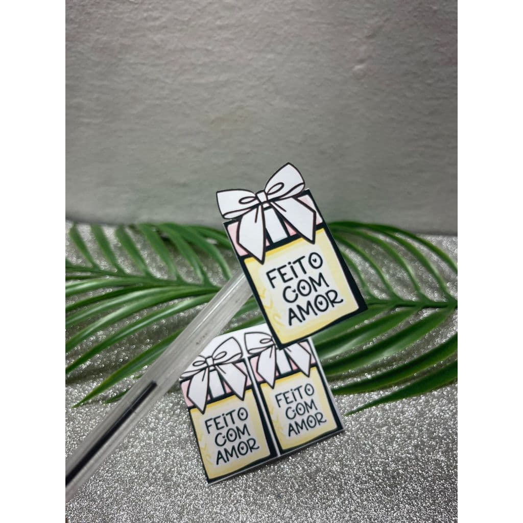 50 Adesivos Laço Feito com Amor - Recorte Especial - Tamanho 5,5x4 cm