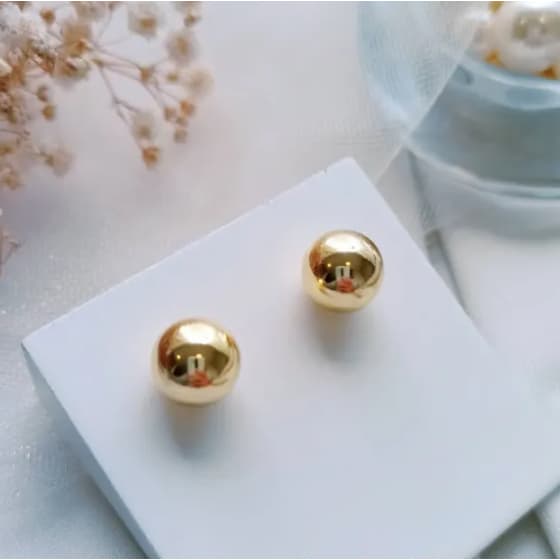 Brincos Feminino Bola Clássico Tam 8 , 10mm Banho Ouro 18k 100% Antialérgico