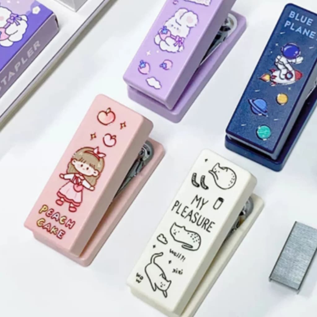 Mini grampeador kawaii com 400 pçs grampo pequeno bonito dos desenhos animados grampeador portátil com grampo estudante abastecimento acessórios de escritório