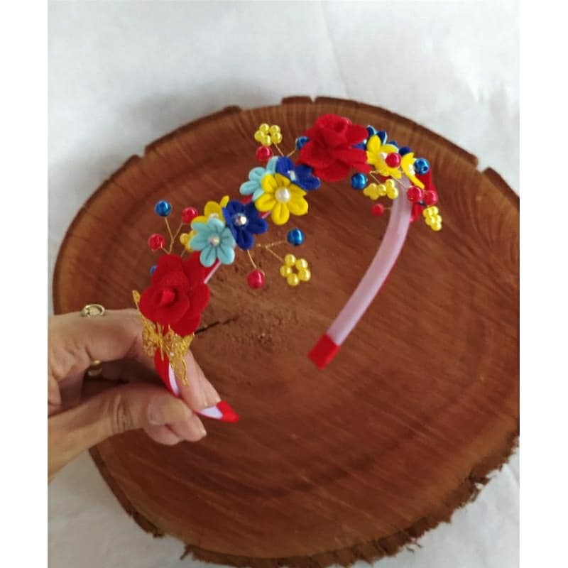Tiara branca de neve com flores aramado borboleta