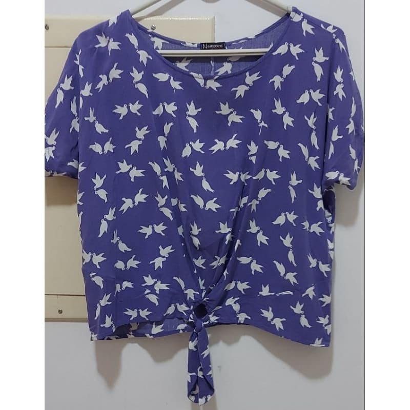 Camiseta, Blusa Com Manga e Nózinho/Azul com Pomba Branca/P