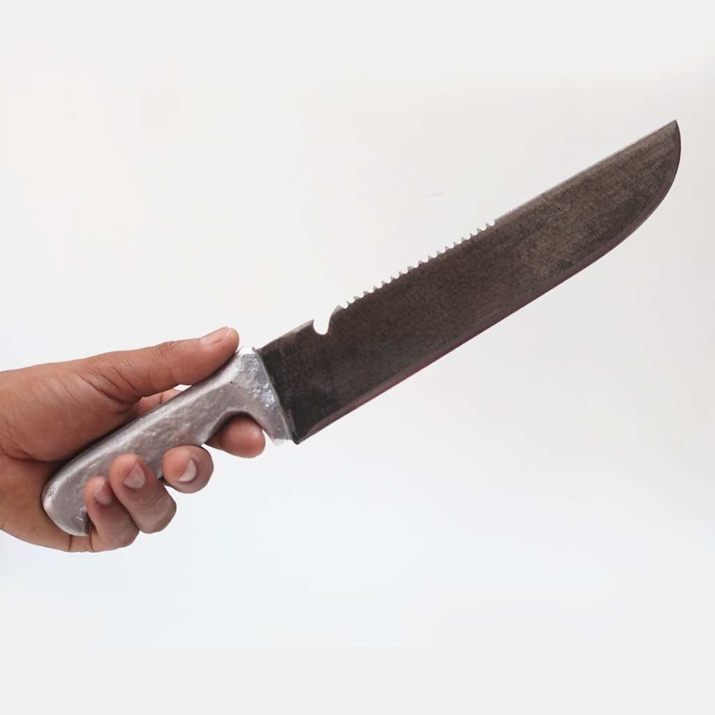 Faca grande / facão Artesanal 37cm - Lâmina de aço com Serrilhas e cabo de alumínio fundido