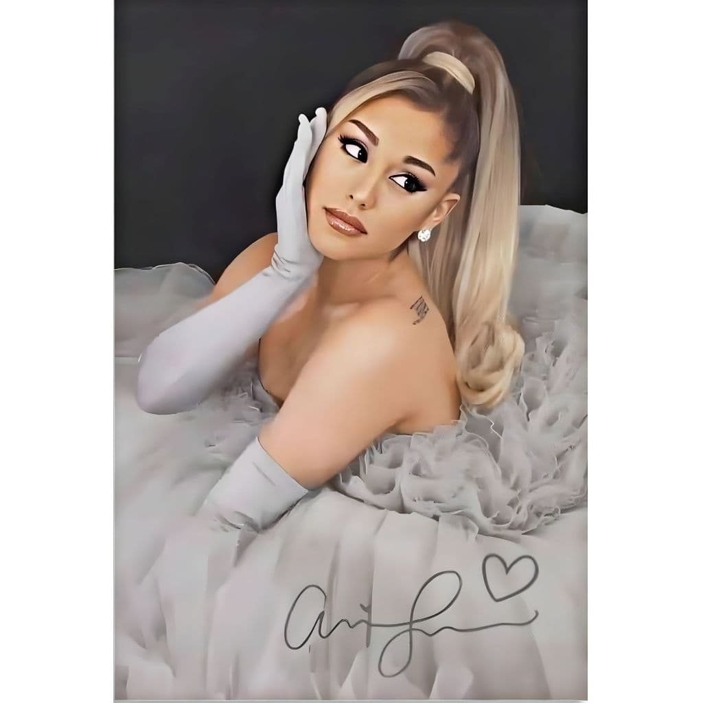 Quadro decorativo 60x40cm ARIANA GRANDE  Impressão em vinil e MDF  Q082