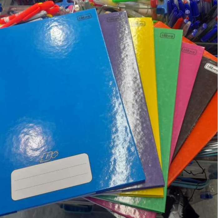 Kit  de cadernos brochura 96 folhas e 80 folhas: tilibra e São Domingos.