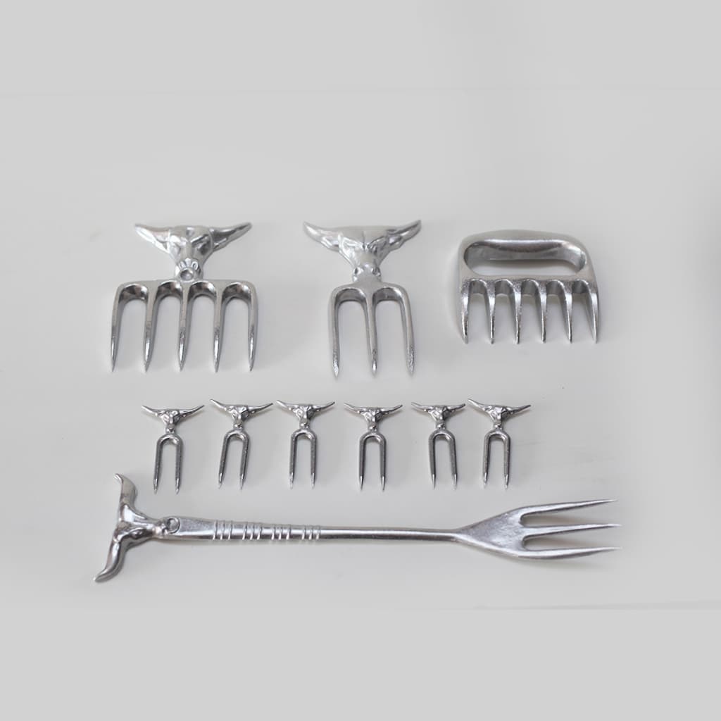 Kit Churrasco: Garra de Urso, Tridente, Garra e Garfo com Cara de Boi + 6 Mini Garfinhos usa area churrasco presente