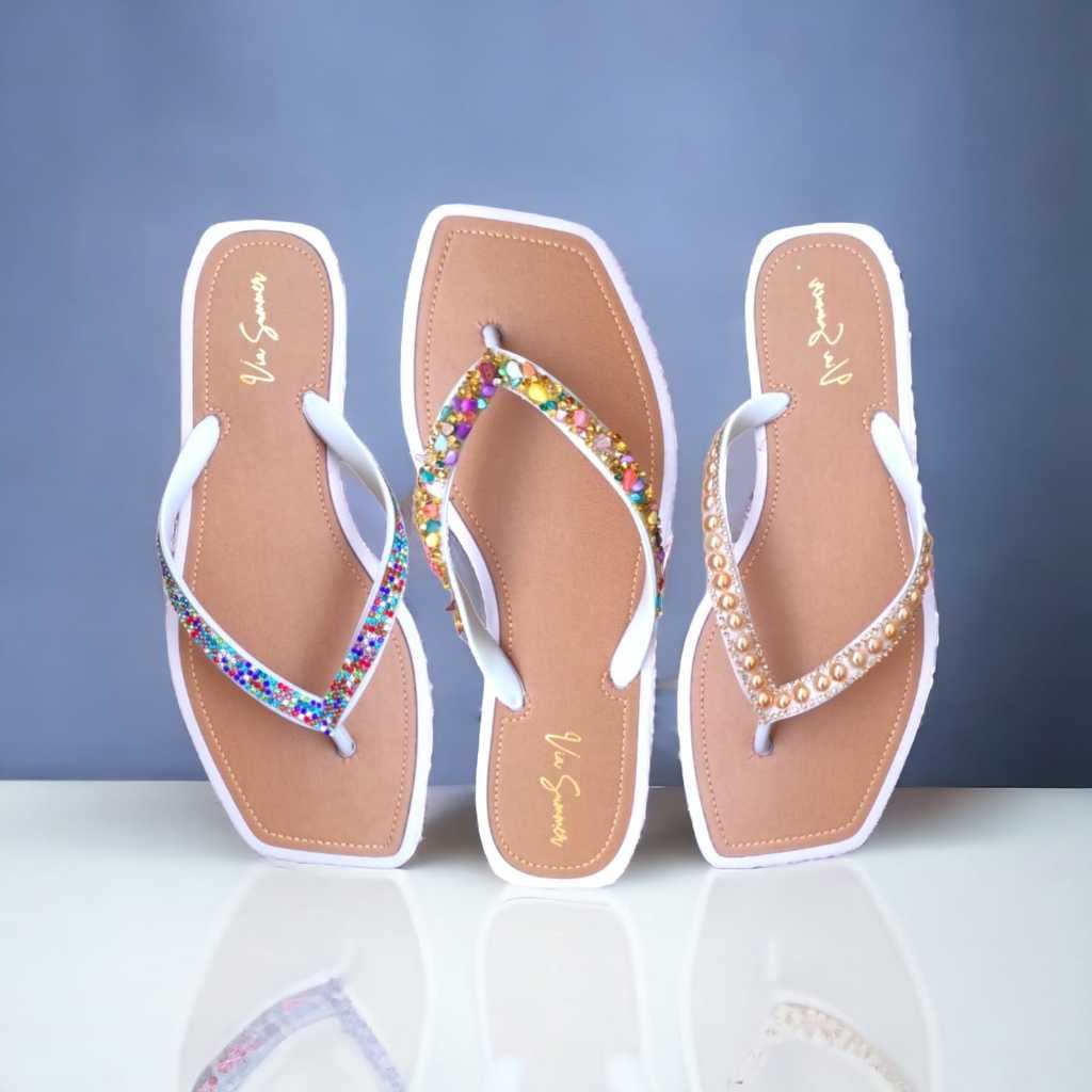 Chinelo Branco Pedrarias Strass Colorido Reveillon Virada do Ano Praia Casual Promoção