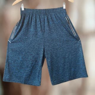 Bermuda masculina,com ziper e um bolso atras
