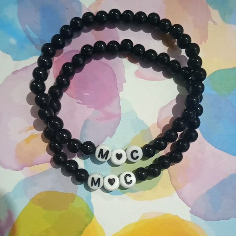 Par de Pulseiras pretas de amizade/casal com iniciais e coração