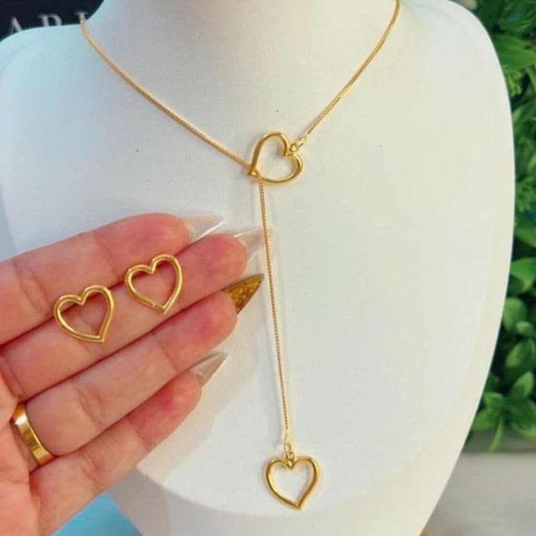 Conjunto Colar e brinco gravatinha de coração ajustável feminino folheado a prata 925 e ouro18k