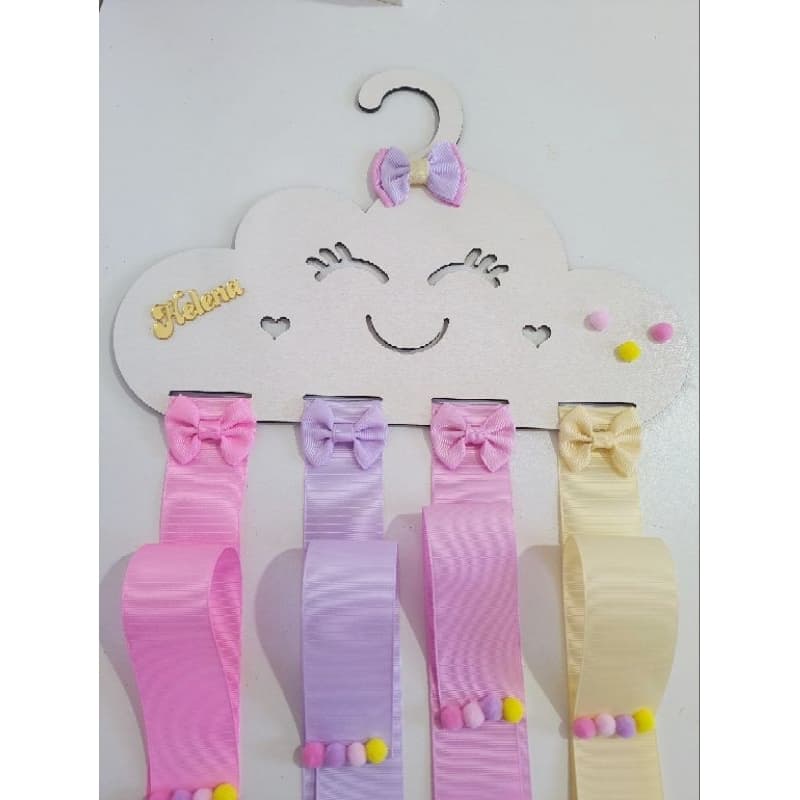 Porta laço com nome, organizador MDF  acrílico, cabide colorido com pompom.