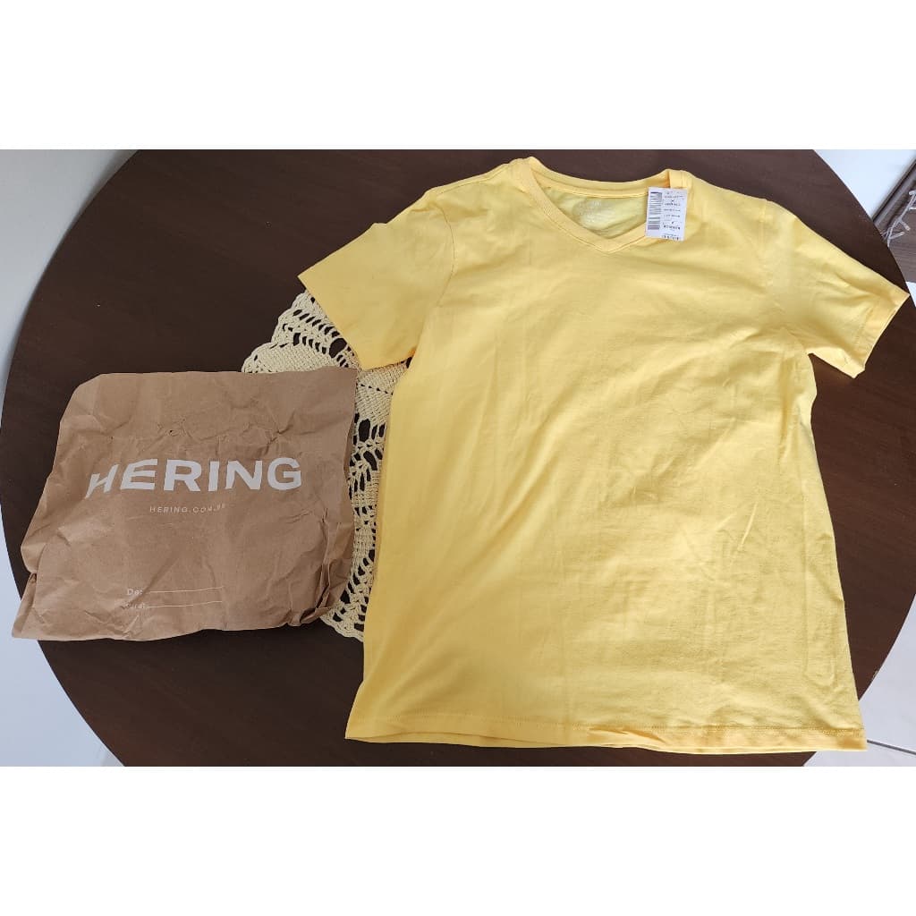camisa gola V - Hering - Tamanho P - original - cor amarela