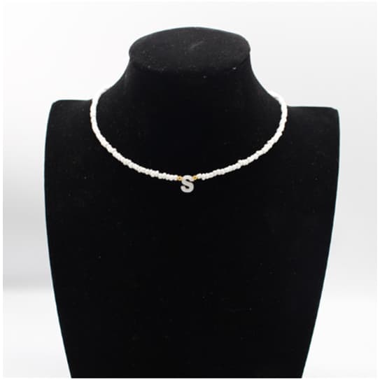 Colar Gargantilha Miçanga Branca Choker Artesanal Letra Inicial