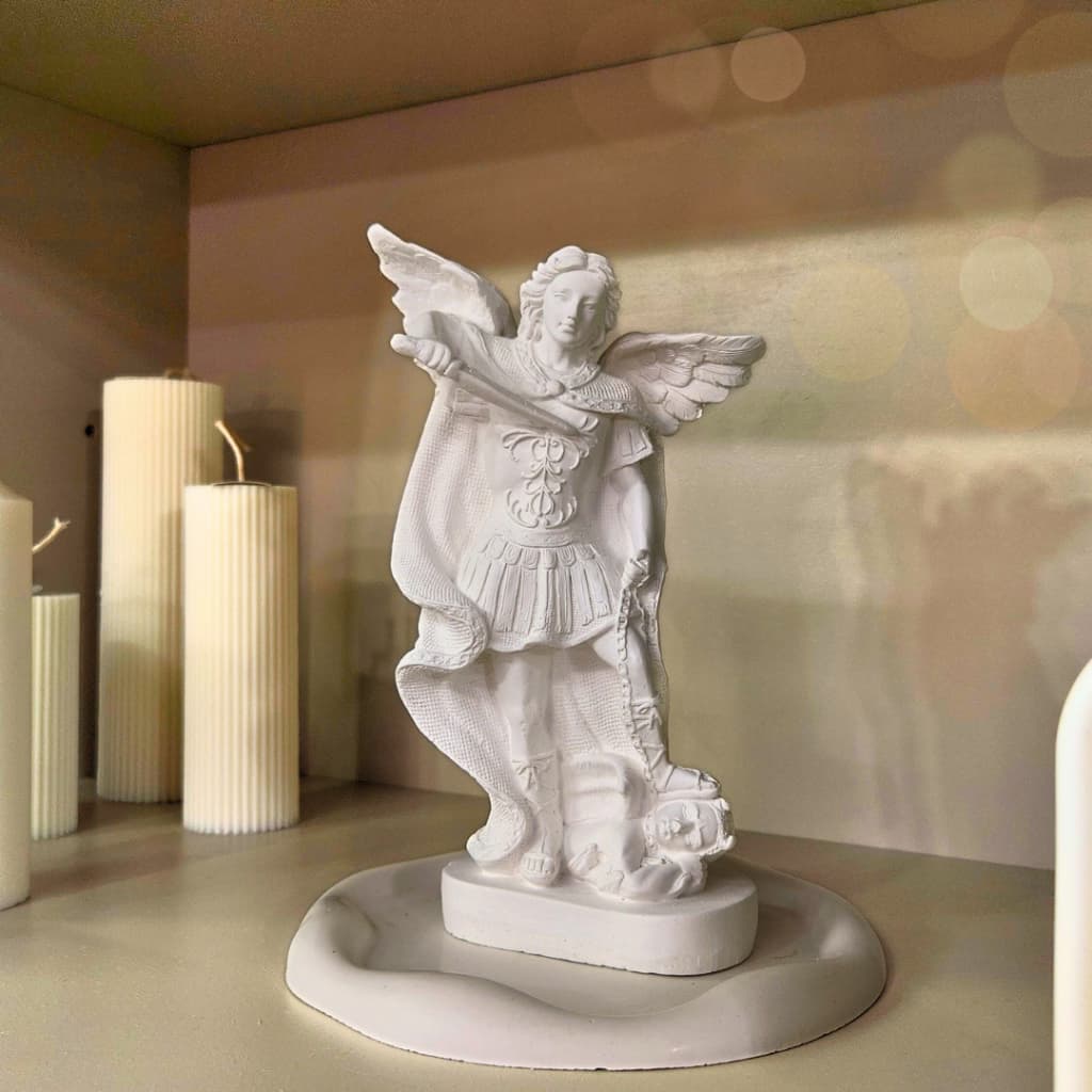 Estatua de Gesso Arcanjo Miguel C/ Corrente 23cm | Escultura São Miguel