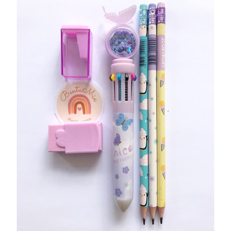 KIT ESCOLAR FOFO - 6 itens com 1 caneta 10 cores 3 lápis decorado com bor 1 apontador 1 borracha com cinta COR SORTIDA