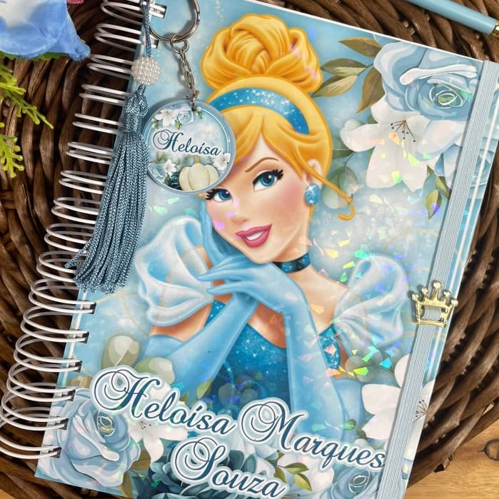 Agenda escolar 2026 personalizada diversos temas MENINAS BRILHO HOLORÁFICO