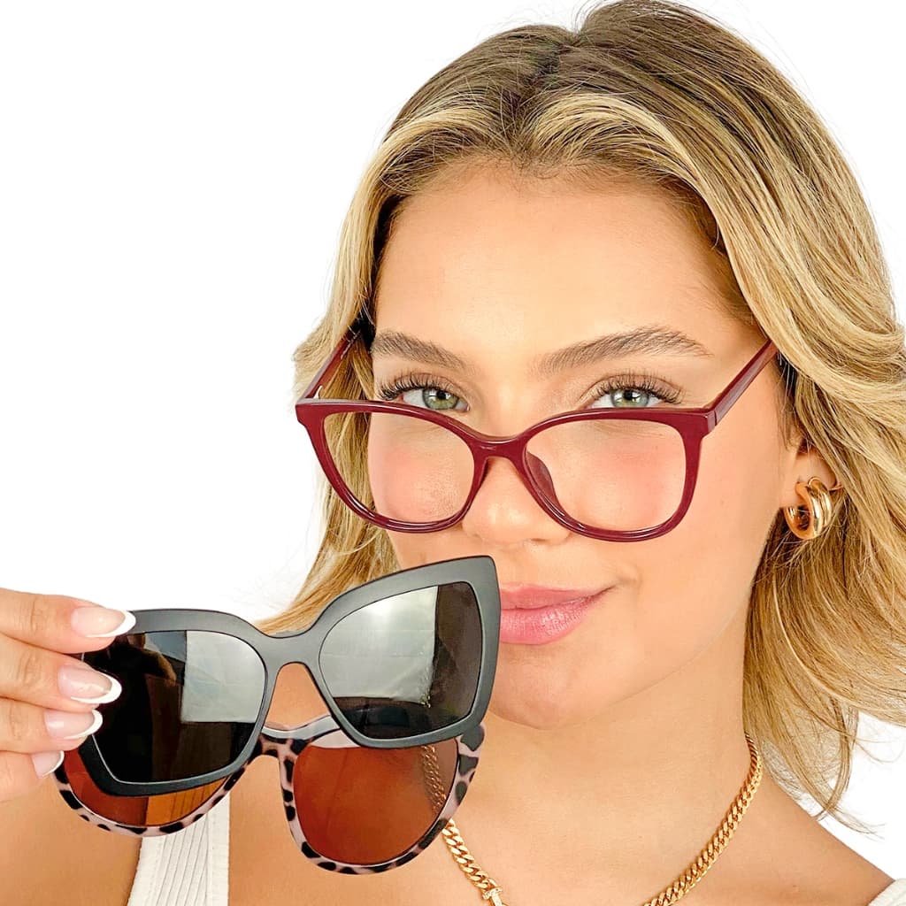 Armação Elegante Para Grau Feminina + Clipon Solar Cf381