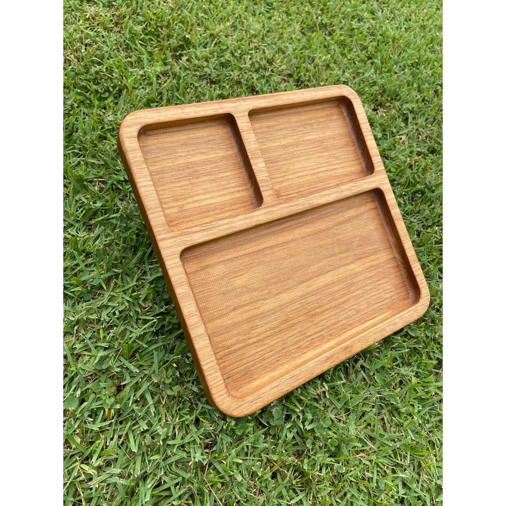 Petisqueira quadrada com três recipientes. Petisqueira para carnes e frios. P081