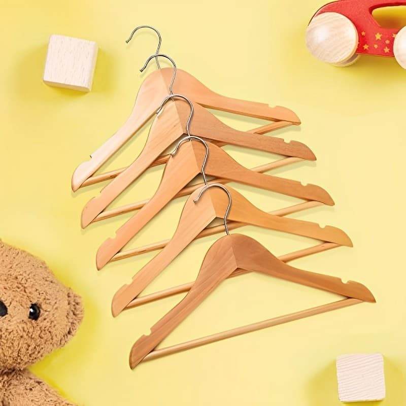 Kit 5 Cabides de Madeira Marfim com Verniz Criança Moda Infantil Com Barra para Roupas de Criança
