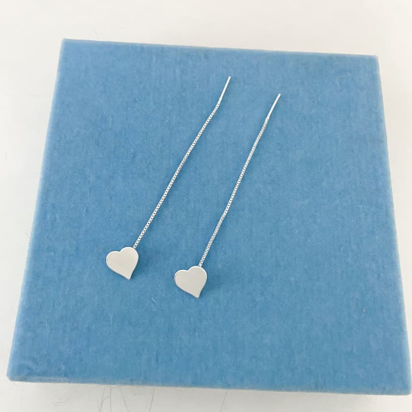 Brinco Linha Coração - Banhado a Prata - Feminino Romântico Delicado Minimalista
