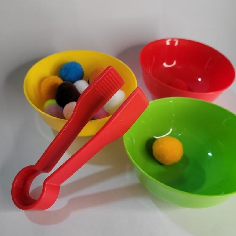 Kit potinhos+pinça+pompons coordenação motora