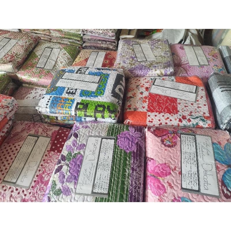 COBRE LEITO MATELADO ULTRASSÔNICO DUPLA FACE COM PORTA TRAVESSEIROS 03 PEÇAS QUEEM(envio aleatorio)