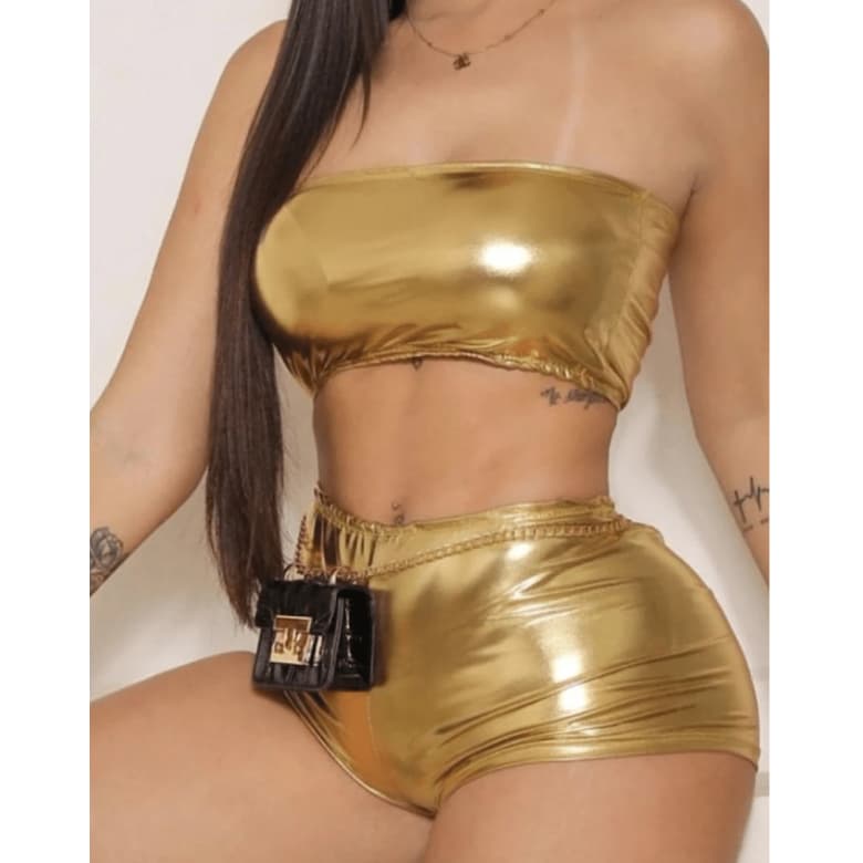 hot pants carnaval verão 2026 conjunto metalizado dourado prata preto festa gringa calcinha short e top cirre brilhoso