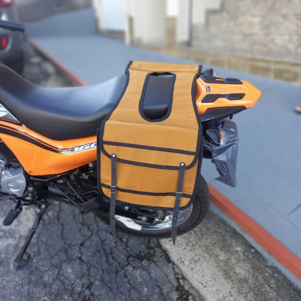 Alforje fabricado em lona especial resistente ideal para usar em arreios e selas