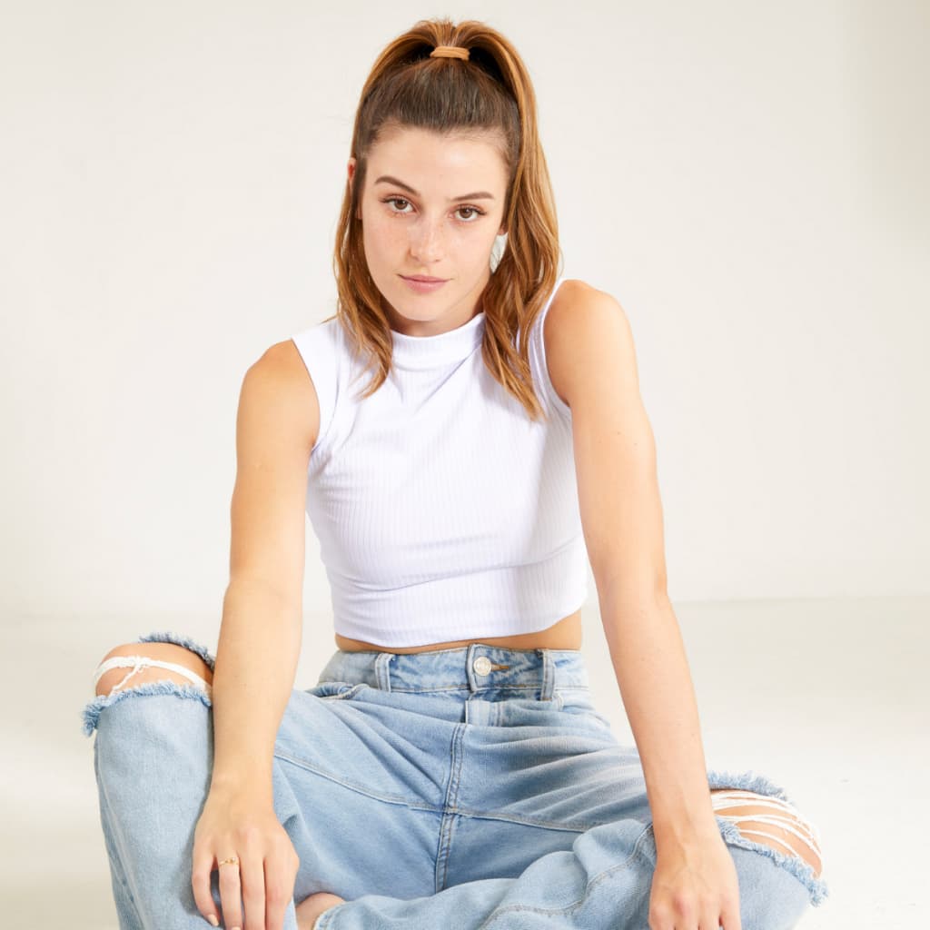 Cropped com Gola Falsa Sem Manga Colado ao Corpo Pingos Shop Blusa Básica