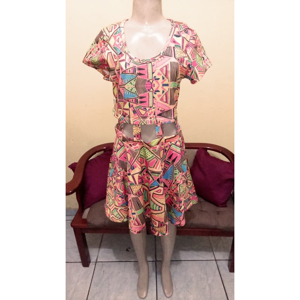🌺 Vestido rodado   poliéster com elastano  Rodadinho - Manre   /  boneca princesa  gode curto🌺 solto