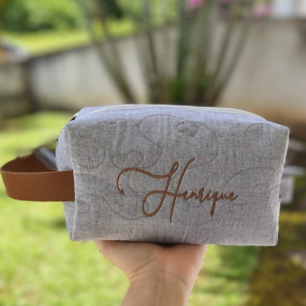 Nécessaire Box do bebê tecido interno impermeável com bordado personalizado nome bebê