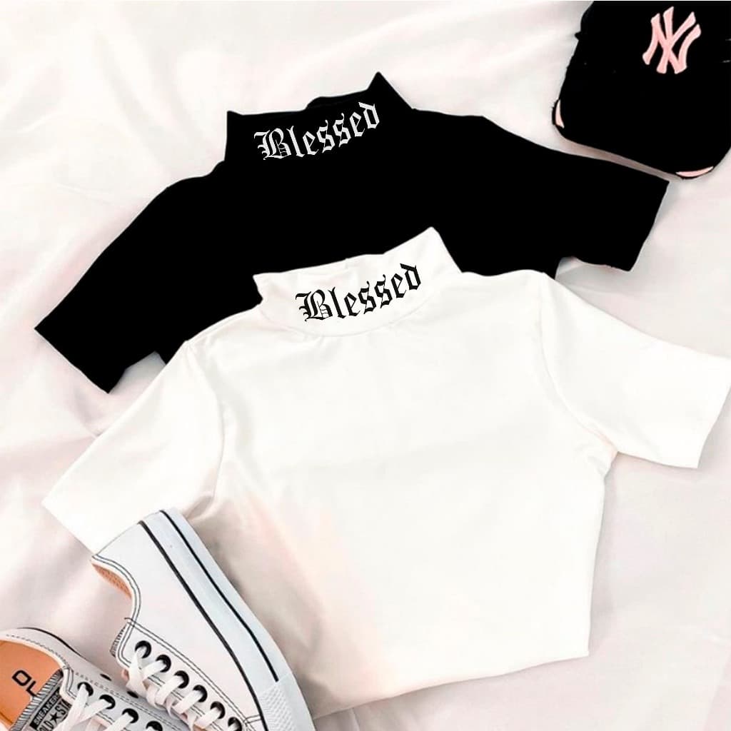 Cropped Blusinha Escrita BLESSED, Gola Alta - Básica Blogueira Alternativa Feminina