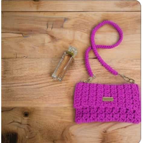 Bolsa de Crochê em Fio de Malha com Alça Longa