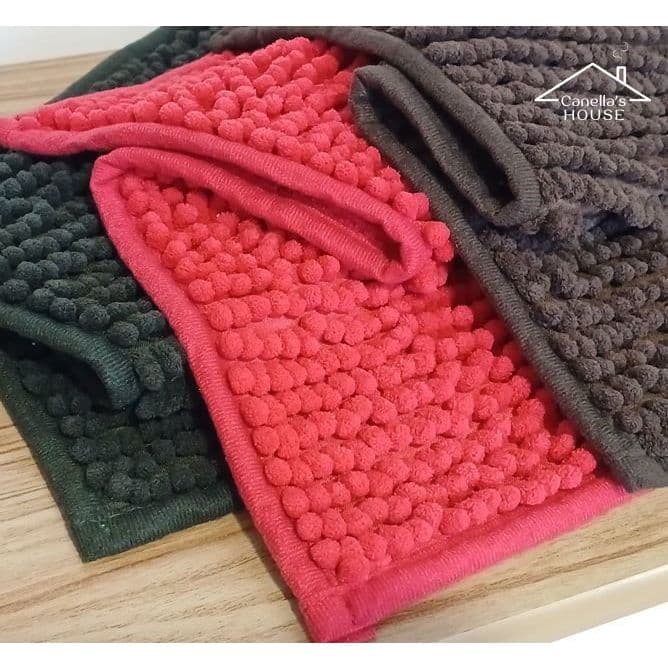 Tapete Para Banheiro 38cm x 58cm Bolinha Macarrão Antiderrapante Microfibra Poliéster