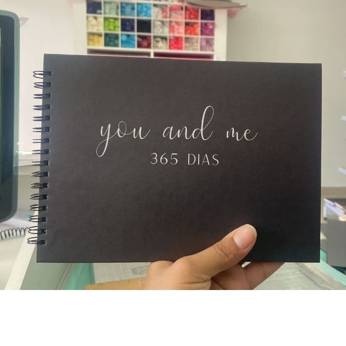 Caderno Scrapbook A5 Personalizado - Capa Frontal e Traseira com Folhas Pretas de 180 g – Ideal para Colagem de Fotos