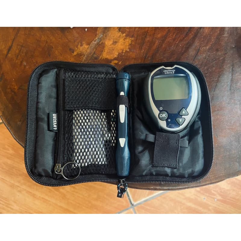 Monitor de Glicemia Onetouch Ultra 2 Completo Com Bolsa Caneta Agulhas e fitas