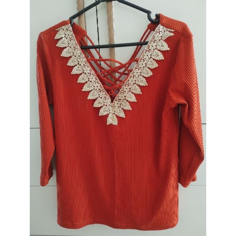 blusa feminina renda decote transada manga 3/4 g