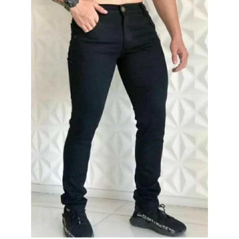 Calça preta tradicional com Lycra