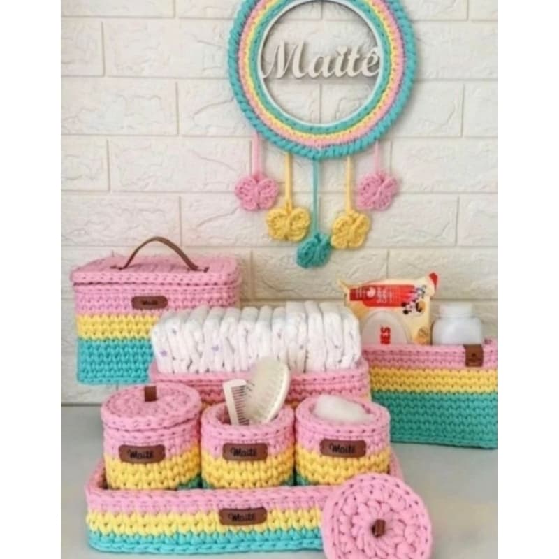 kit higiene completo para bebes + girlanda cm nome, completo 8 peças exatamente como foto,em croche podendo escolher cor
