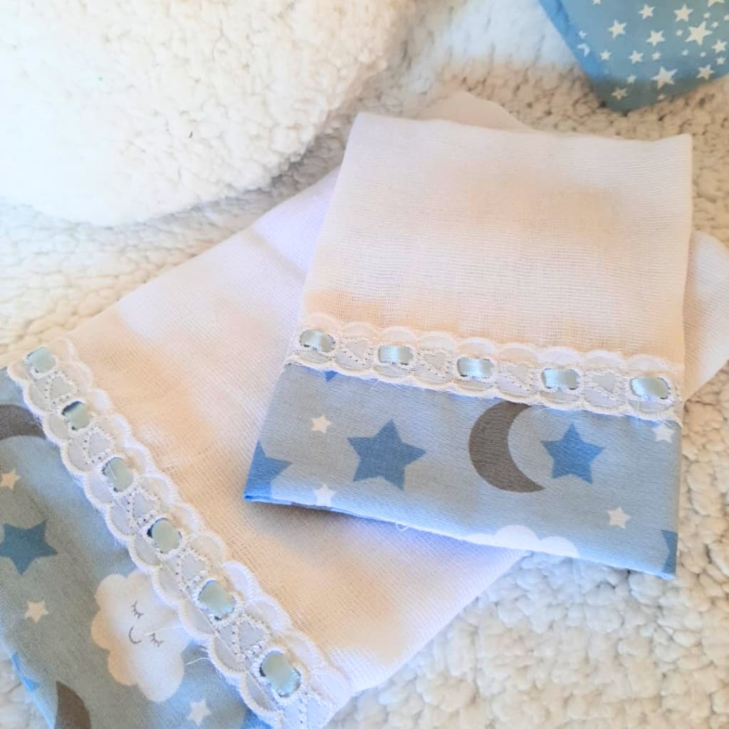 Kit fralda de passeio e de boca decoradas com tricoline promoção