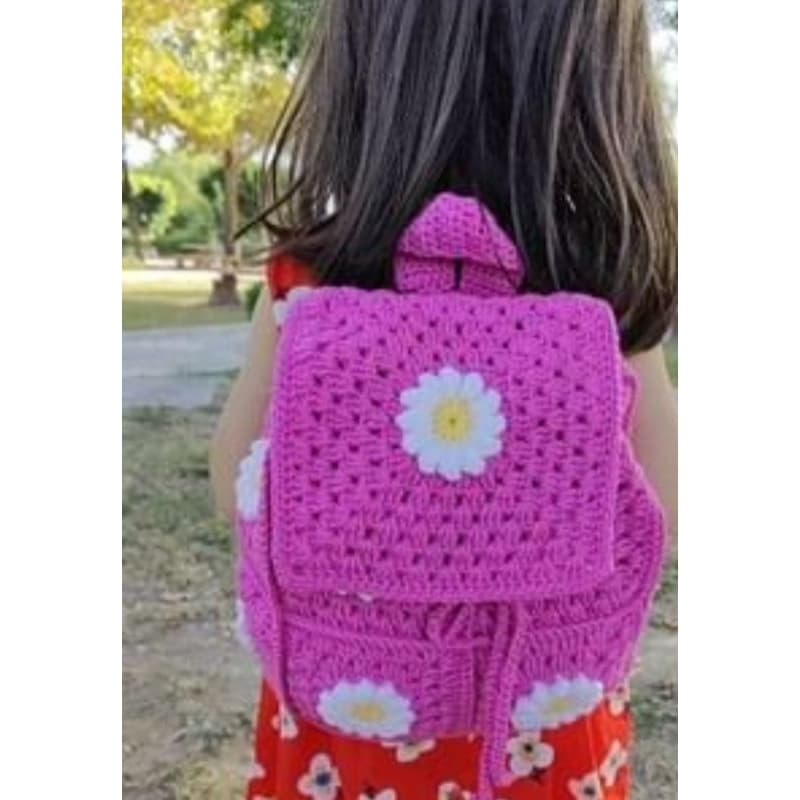 bolsa mochila margaridas feita. Mao em croche