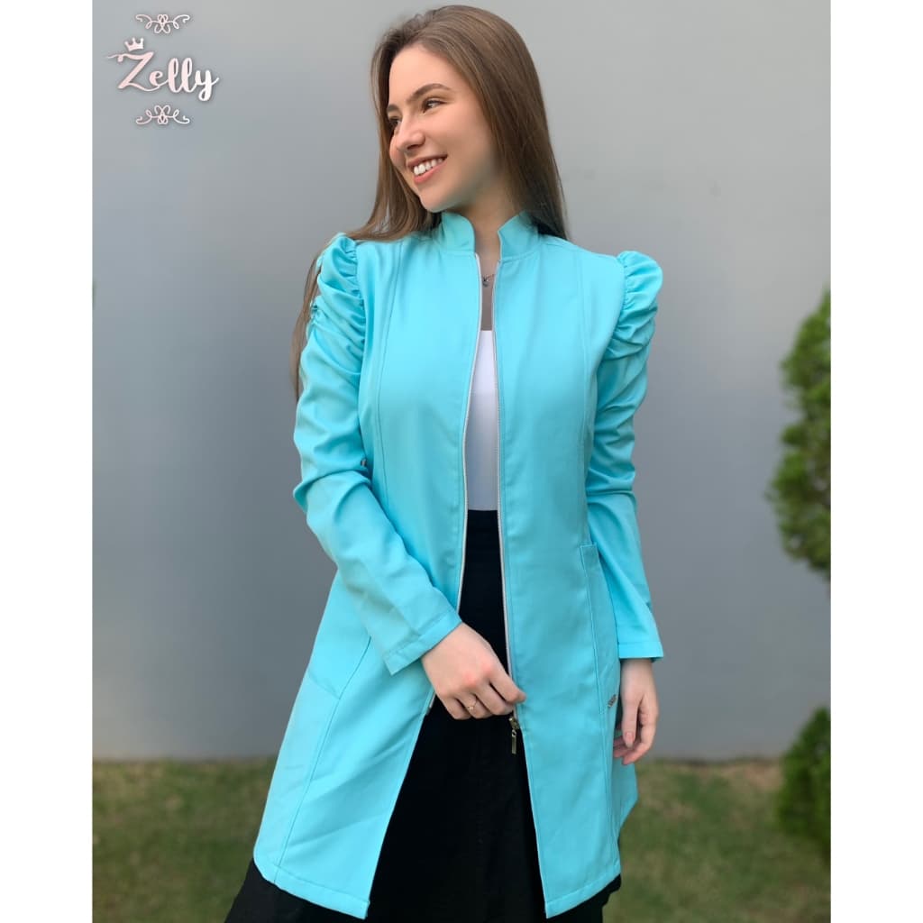 Jaleco Feminino Manga Bufante, acinturado e produzido em tecido Gabardine, modelo Angel.