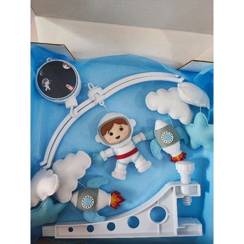 Mobile Giratório e Músical Astronauta Foguete Menino