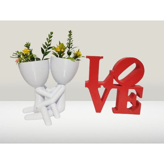 Vaso Robert Planet Kit Casal e Letreiro LOVE para Decoração.